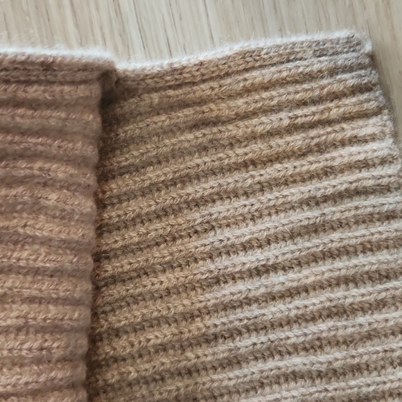 CASHMERE SWEATER VEST - Picture 3 of 7